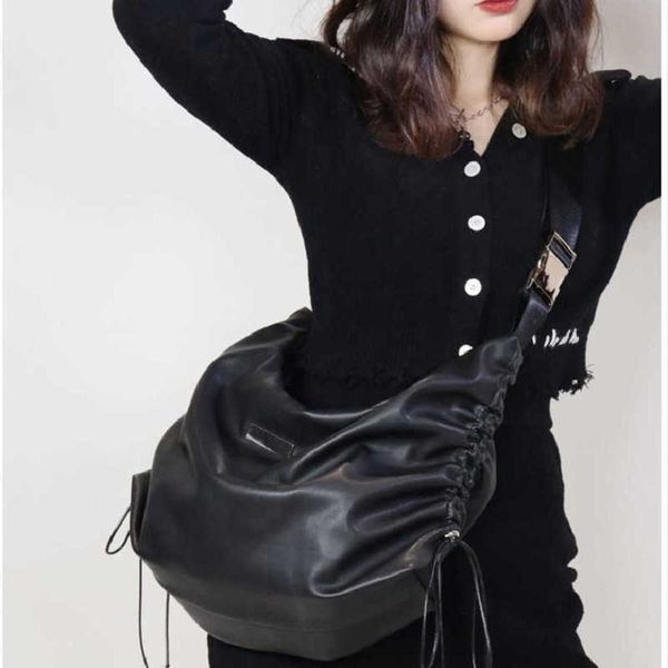 large black women's shoulder bags big size casual tote bag quality pu leather hobos crossbody bag female travel shopper handbag 230304
large black women's shoulder bags big size casual tote bag quality pu leather hobos crossbody bag female travel shopper handbag 230304