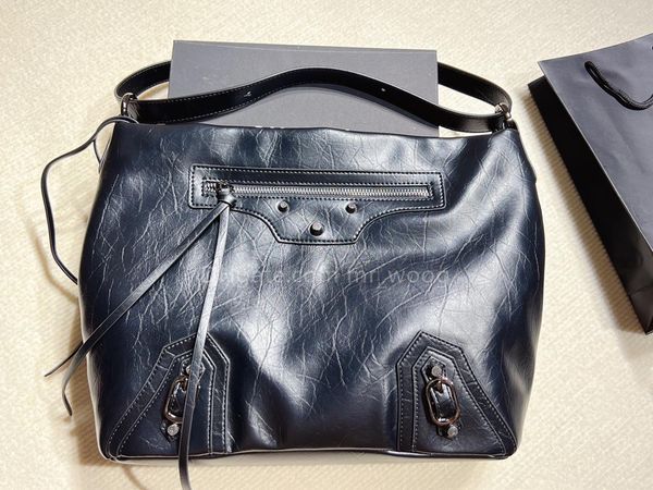 shopping bag women handbag tote locomotive bag simple and versatile large capacity high appearance
shopping bag women handbag tote locomotive bag simple and versatile large capacity high appearance