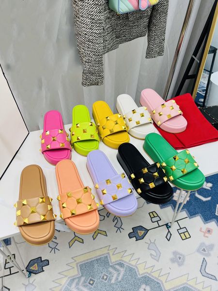 luxurys designers womens sandals rivet thick bottom slipper leather rubber slides dazzling platform sliders loafers with thick soles 4cm wit, Black
luxurys designers womens sandals rivet thick bottom slipper leather rubber slides dazzling platform sliders loafers with thick soles 4cm wit, Black
