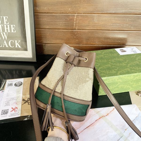 2023 designers famous luxurys handbags shoulder bags leather bucket bag women handbag printing crossbody purse 19cm for female
2023 designers famous luxurys handbags shoulder bags leather bucket bag women handbag printing crossbody purse 19cm for female
