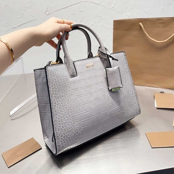 totes vintage designer bag womens tote bag 5 color leather luxurys handbag elegant shoulder crossbody bags female shopping bags purse 230325
totes vintage designer bag womens tote bag 5 color leather luxurys handbag elegant shoulder crossbody bags female shopping bags purse 230325