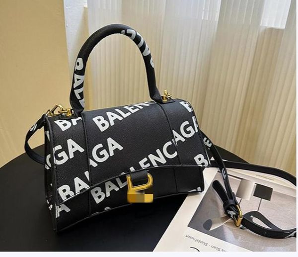 fashion design pu leather crossbody bags for women luxury korean version simple shoulder bag female purse and handbag h057, Black;red
fashion design pu leather crossbody bags for women luxury korean version simple shoulder bag female purse and handbag h057, Black;red