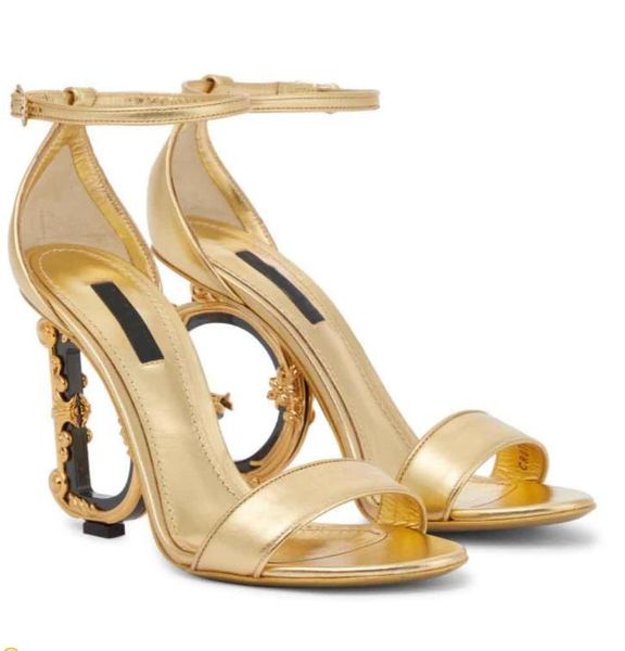 2023 summer luxury brands patent leather sandals shoes pop heel silver-plated carbon black white pumps gladiator sandalias with box
2023 summer luxury brands patent leather sandals shoes pop heel silver-plated carbon black white pumps gladiator sandalias with box