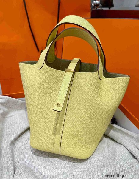 original designer bucket locks head layer lychee purse shoulder 2023 bag pattern basket picotin he bags versatile high class handbag 4zgwcvn
original designer bucket locks head layer lychee purse shoulder 2023 bag pattern basket picotin he bags versatile high class handbag 4zgwcvn