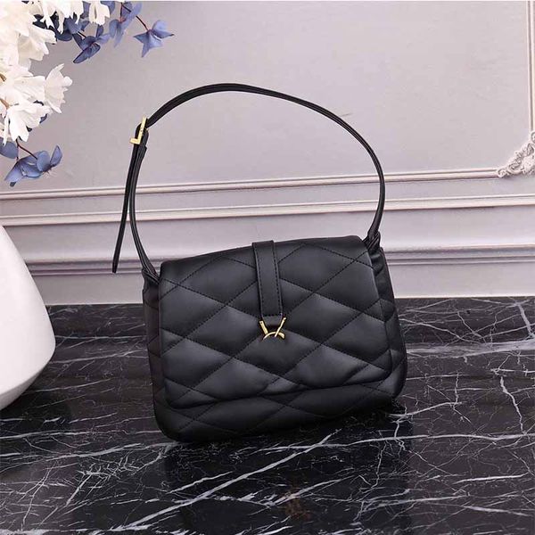 women's designer shoulder bag 2023 new underarm tote purse metal logo leather handbag diamond pattern fashion luxury crossbody bag woma
women's designer shoulder bag 2023 new underarm tote purse metal logo leather handbag diamond pattern fashion luxury crossbody bag woma
