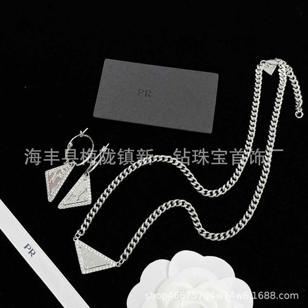 factory wholesale 2023 new luxury fashion jewelry for inverted simple collarbone chain earrings inlaid with diamond mesh red same female str, Silver
factory wholesale 2023 new luxury fashion jewelry for inverted simple collarbone chain earrings inlaid with diamond mesh red same female str, Silver