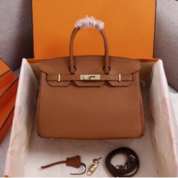 2023 fashion purse women totes shoulder bags cowskin genuine leather handbag scarf charm with shoulders straps and packing
2023 fashion purse women totes shoulder bags cowskin genuine leather handbag scarf charm with shoulders straps and packing