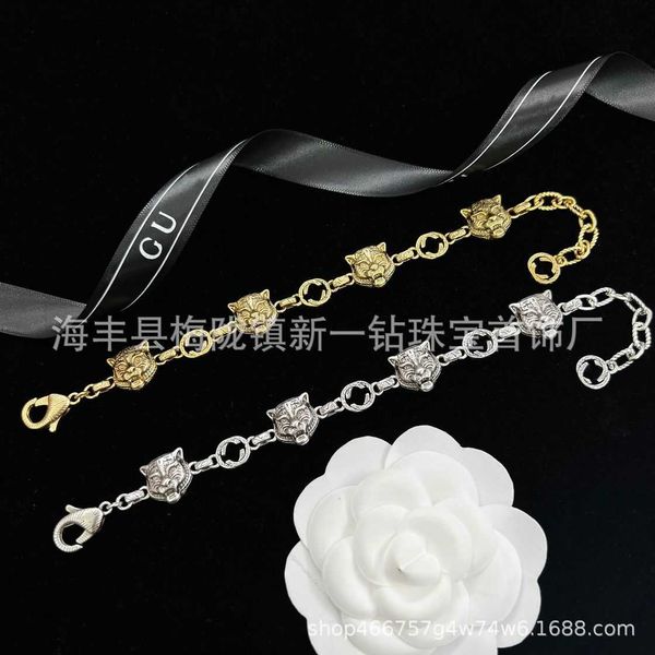 designer luxury jewelry gold and silver two-color old tiger head bracelet with letters women to enjoy year of the tiger
designer luxury jewelry gold and silver two-color old tiger head bracelet with letters women to enjoy year of the tiger
