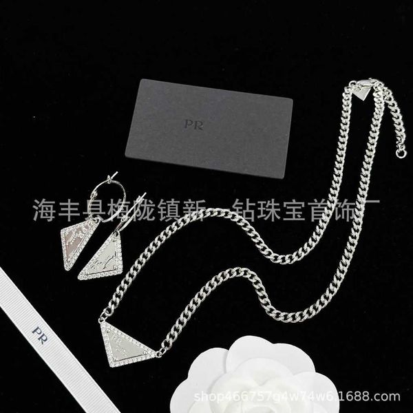 fashion collection 2023 new luxury fashion jewelry for inverted simple collarbone chain earrings inlaid with diamond mesh red same female st, Silver
fashion collection 2023 new luxury fashion jewelry for inverted simple collarbone chain earrings inlaid with diamond mesh red same female st, Silver