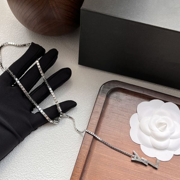 new charm luxury designer letter pendant necklace stainless steel silver sweater necklace womens wedding party jewelry accessories x504
new charm luxury designer letter pendant necklace stainless steel silver sweater necklace womens wedding party jewelry accessories x504