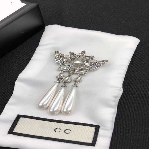 2023 new luxury fashion jewelry for years old double drop pearl diamond brooch sweater coat brass pin clothing accessories, Gray
2023 new luxury fashion jewelry for years old double drop pearl diamond brooch sweater coat brass pin clothing accessories, Gray