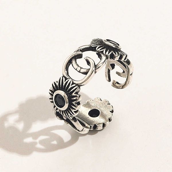 high-quality luxury jewelry little daisy women's chrysanthemum net red brass ring, Silver
high-quality luxury jewelry little daisy women's chrysanthemum net red brass ring, Silver