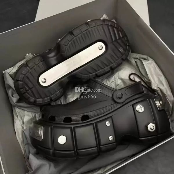 2022 women men slippers fashion triple s flip flops hardcroc beach pool balenciagas slides sandals sports punk style rubber rivet balencaiga, Black
2022 women men slippers fashion triple s flip flops hardcroc beach pool balenciagas slides sandals sports punk style rubber rivet balencaiga, Black