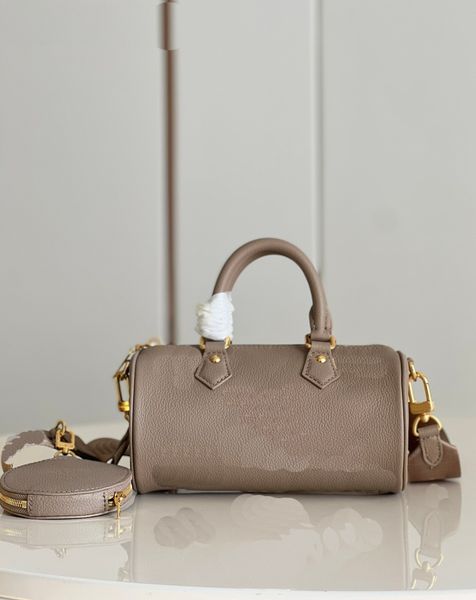 2023 high-quality fashion luxury designer bag women's tote cross bag full leather chain belt embossed shoulder bag #45980
2023 high-quality fashion luxury designer bag women's tote cross bag full leather chain belt embossed shoulder bag #45980