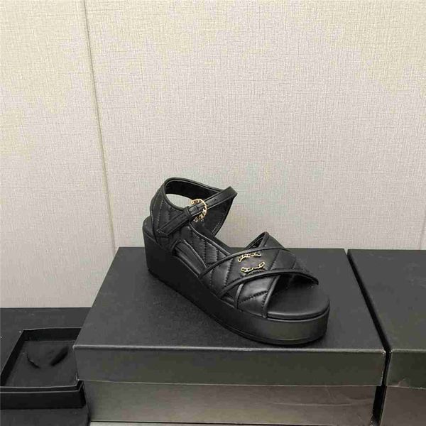 fashion sandals luxury design 2023 channel women high heel leather letter logo wedding party casual slippers 06-020, Black
fashion sandals luxury design 2023 channel women high heel leather letter logo wedding party casual slippers 06-020, Black