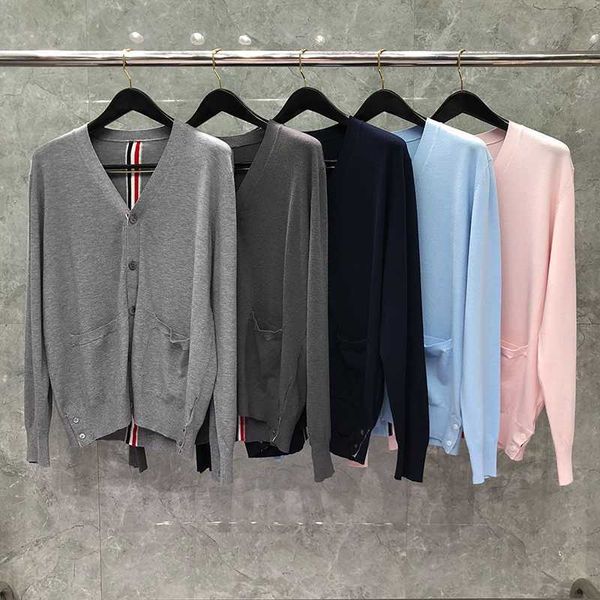 tb thom sweater autunm winter sweater male fashion brand men's clothing fine nylon center back stripe v-neck cardigan coats, White;black
tb thom sweater autunm winter sweater male fashion brand men's clothing fine nylon center back stripe v-neck cardigan coats, White;black