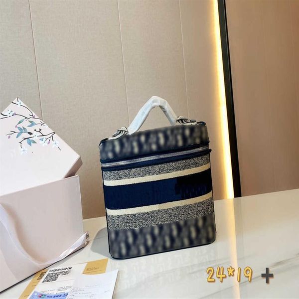new hand bag travel toiletry pouch protection makeup clutch women leather cosmetic bags for woman special designers231h
new hand bag travel toiletry pouch protection makeup clutch women leather cosmetic bags for woman special designers231h