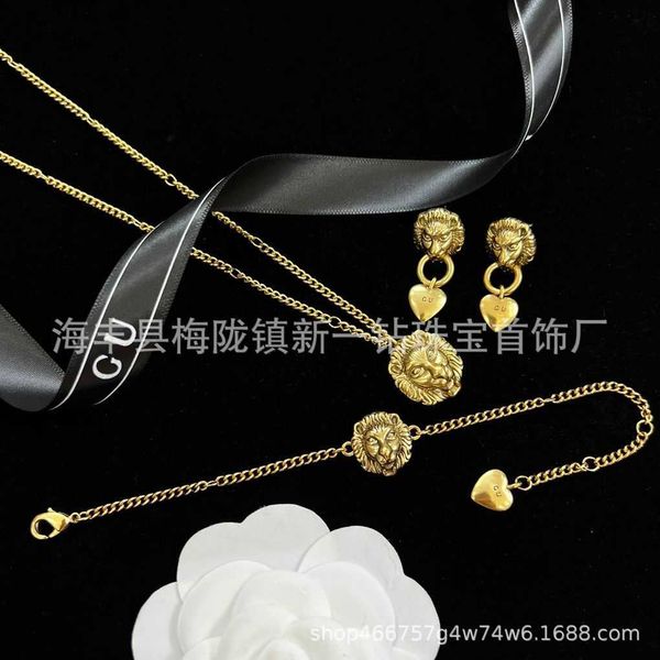 luxury jewelry family head bracelet love earrings open female personality version brass material, Silver
luxury jewelry family head bracelet love earrings open female personality version brass material, Silver