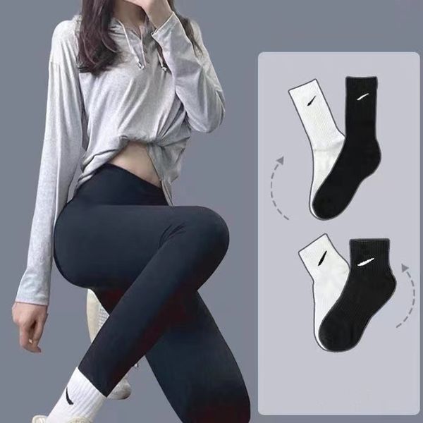 men's socks new nk classic letter socks for men and women fashion casual knitted cotton candy-colored printing 5 pairs/batch with its o, Black
men's socks new nk classic letter socks for men and women fashion casual knitted cotton candy-colored printing 5 pairs/batch with its o, Black