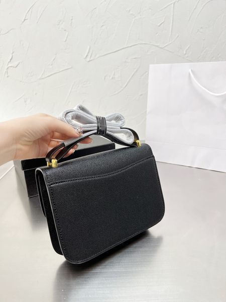 2023 shopping bag autumn and winter style single shoulder bag luxury designer bag handbag cowhide black and white cross-body arm bag
2023 shopping bag autumn and winter style single shoulder bag luxury designer bag handbag cowhide black and white cross-body arm bag