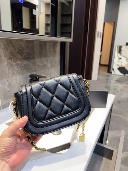 (celebrity style bag)black shoulder flap bag,luxury designer handbag shape,everything fashion metal chain shoulder flap crossbody bag
(celebrity style bag)black shoulder flap bag,luxury designer handbag shape,everything fashion metal chain shoulder flap crossbody bag