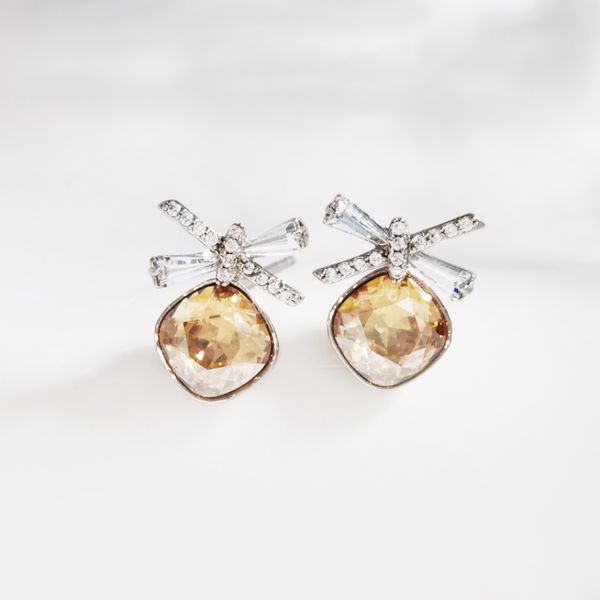 piercing stud earrings made with crystals from austria for girls birthday bijoux accessories new square designer women's stud earings j, Golden;silver
piercing stud earrings made with crystals from austria for girls birthday bijoux accessories new square designer women's stud earings j, Golden;silver