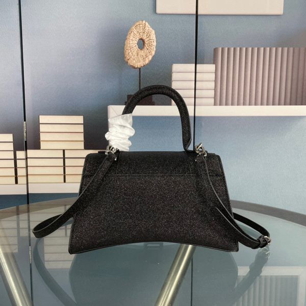 hourglass designer bag shoulder leather women's hand messenger full of stars super flash crossbody fashion versatile crescent zero purs
hourglass designer bag shoulder leather women's hand messenger full of stars super flash crossbody fashion versatile crescent zero purs