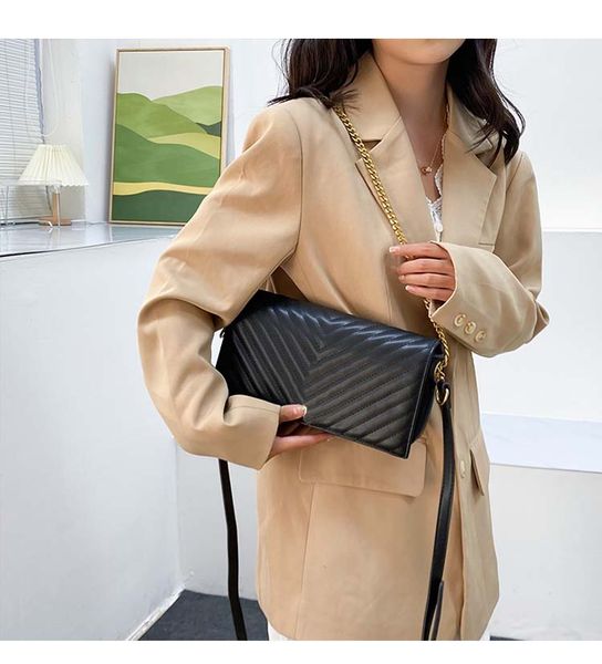 small fragrant fashion,new leather women's bag chain bag, large capacity envelope bag, one-shoulder messenger bag
small fragrant fashion,new leather women's bag chain bag, large capacity envelope bag, one-shoulder messenger bag