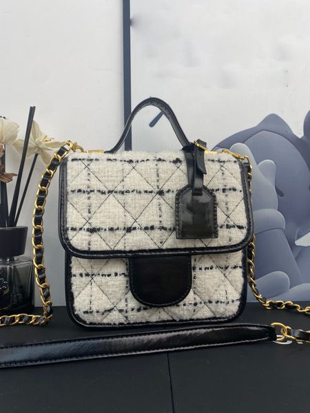 new fashion luxury women bag designer shoulder bag winter woolen flip purse cross-body bag black and white chain handbag messenger bag
new fashion luxury women bag designer shoulder bag winter woolen flip purse cross-body bag black and white chain handbag messenger bag