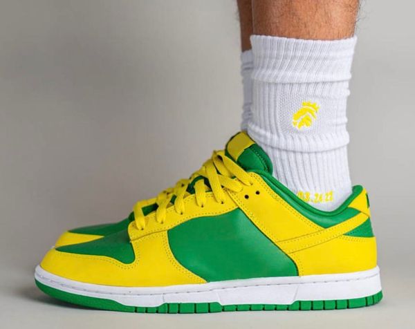 2023 authentic dunks shoes low reverse brazil green/yellow strike-white dv0833-300 man woman ruuning sneakers with original box
2023 authentic dunks shoes low reverse brazil green/yellow strike-white dv0833-300 man woman ruuning sneakers with original box