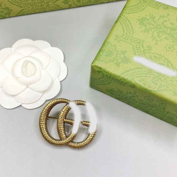 factory direct sales 2023 new luxury fashion jewelry for family with brass double light luxury brooch pin, Gray
factory direct sales 2023 new luxury fashion jewelry for family with brass double light luxury brooch pin, Gray