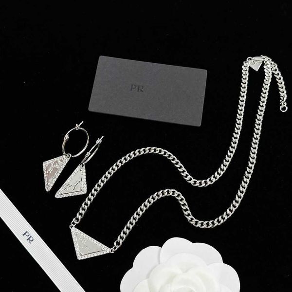 high-quality luxury jewelry inverted simple collarbone chain letters earrings inlaid with diamond mesh red same style female, Silver
high-quality luxury jewelry inverted simple collarbone chain letters earrings inlaid with diamond mesh red same style female, Silver