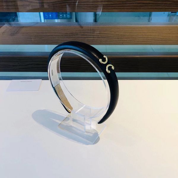 fashion line letter cl headband women classic black hairband with stamp hair accessories, Silver
fashion line letter cl headband women classic black hairband with stamp hair accessories, Silver