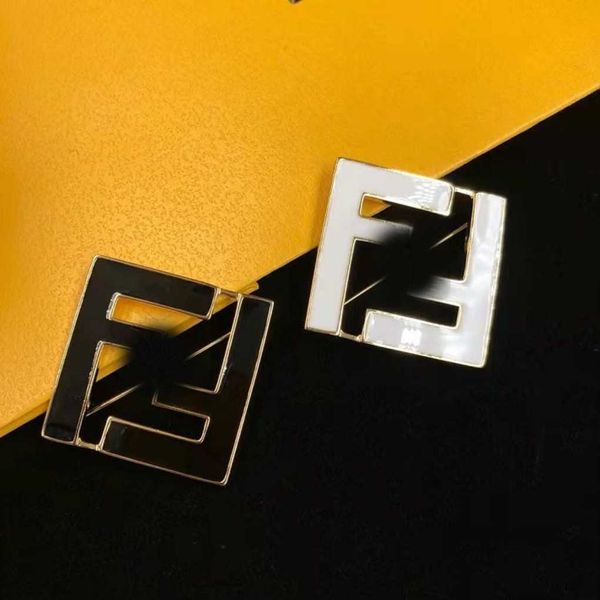 fashion collection 2023 new luxury fashion jewelry for house black and white glue dropping silver needle brooch brass coat pin, Gray
fashion collection 2023 new luxury fashion jewelry for house black and white glue dropping silver needle brooch brass coat pin, Gray
