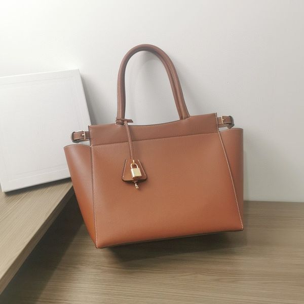 celinn work tote bag crossbody designer handbags 10a smooth cowhide clasic shoulder bags large capacity phantom underarm bags golden lock la
celinn work tote bag crossbody designer handbags 10a smooth cowhide clasic shoulder bags large capacity phantom underarm bags golden lock la