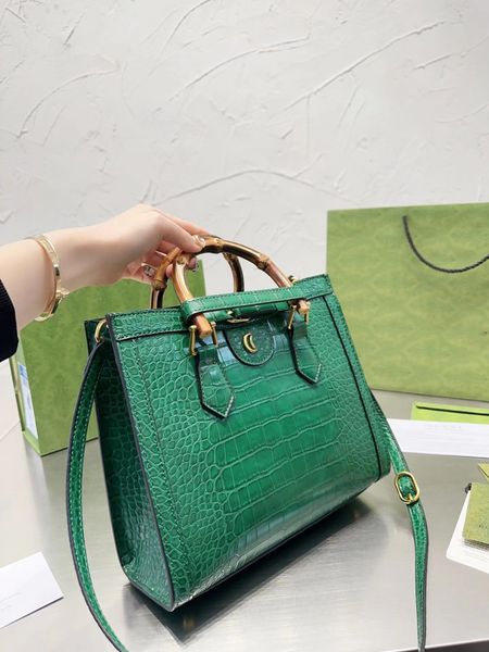 aaa luxurious bamboo tote bag shoulder bag sesigner bag made of crocodile leather crocodile texture is clearly visible and retro with specia
aaa luxurious bamboo tote bag shoulder bag sesigner bag made of crocodile leather crocodile texture is clearly visible and retro with specia