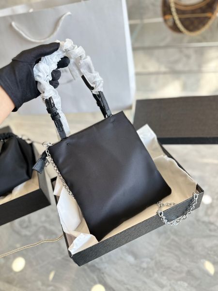 nylon fashion mini tote bag designer bag luxury women's handbag one shoulder bag 5a quality cross-body black purse winter
nylon fashion mini tote bag designer bag luxury women's handbag one shoulder bag 5a quality cross-body black purse winter