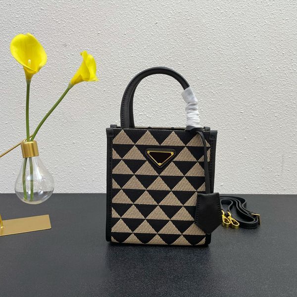 7a luxury handbag small designer symbole embroidered fabric handbags women shoulder bag fashion mini shopping bag vintage the tote bag new c
7a luxury handbag small designer symbole embroidered fabric handbags women shoulder bag fashion mini shopping bag vintage the tote bag new c
