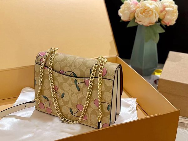 modern flip small square bag women's shoulder bag purses for women with snake-like binding on the side, metal hardware chain and lovely
modern flip small square bag women's shoulder bag purses for women with snake-like binding on the side, metal hardware chain and lovely