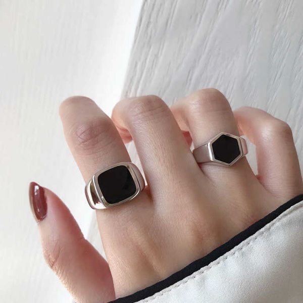 cluster rings resin mold geometric square punk hip-hop gothic black ring for women personality fashion jewelry 2022 l230306, Golden;silver
cluster rings resin mold geometric square punk hip-hop gothic black ring for women personality fashion jewelry 2022 l230306, Golden;silver