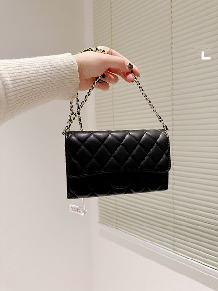 brand lady fashion shoulder bag designer handbag chain letter cross-shoulder shoulder bag fashion dinner bag european and n make-up bag mult
brand lady fashion shoulder bag designer handbag chain letter cross-shoulder shoulder bag fashion dinner bag european and n make-up bag mult