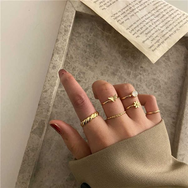 cluster rings 2021 fashion simple design anillos vintage metal color joint rings sets for women jewelry korean version joint rings l230306, Golden;silver
cluster rings 2021 fashion simple design anillos vintage metal color joint rings sets for women jewelry korean version joint rings l230306, Golden;silver