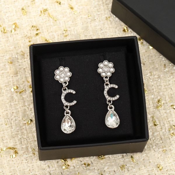 2023 luxury quality charm drop earring with flowers and crystal design have box stamp silver plated ps3176a, Golden
2023 luxury quality charm drop earring with flowers and crystal design have box stamp silver plated ps3176a, Golden