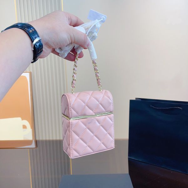 brand lady fashion shoulder bag designer handbag chain letter cross-shoulder shoulder bag fashion dinner bag european and n make-up bag mult
brand lady fashion shoulder bag designer handbag chain letter cross-shoulder shoulder bag fashion dinner bag european and n make-up bag mult
