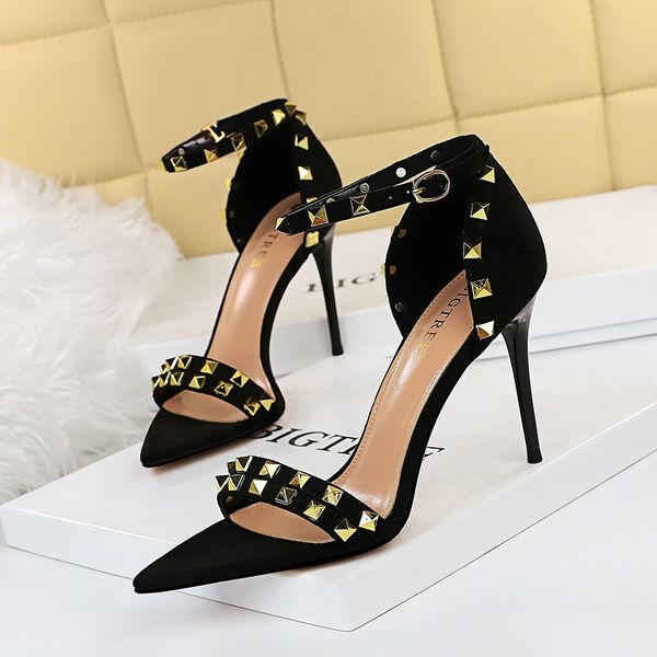 women sandals dress shoes european and american style retro summer high-heeled shoes with thin heel pointed toes open-toe suede metal rivet, Black
women sandals dress shoes european and american style retro summer high-heeled shoes with thin heel pointed toes open-toe suede metal rivet, Black