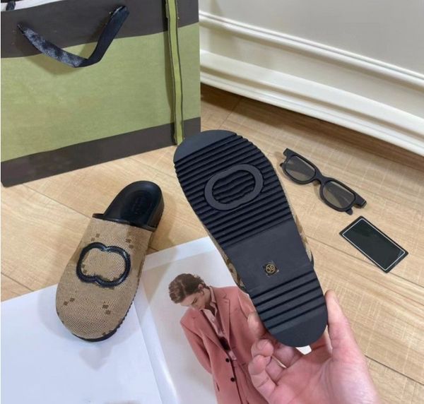 new fashion men's designer slippers luxury brand letter muller shoes leather women slippers matal buckle scuffs outdoor beach l baotou, Black
new fashion men's designer slippers luxury brand letter muller shoes leather women slippers matal buckle scuffs outdoor beach l baotou, Black
