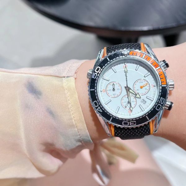 ocean universe 600m 43.5 mm to zenith observatory watch man quartz stone watch watch, Slivery;brown
ocean universe 600m 43.5 mm to zenith observatory watch man quartz stone watch watch, Slivery;brown