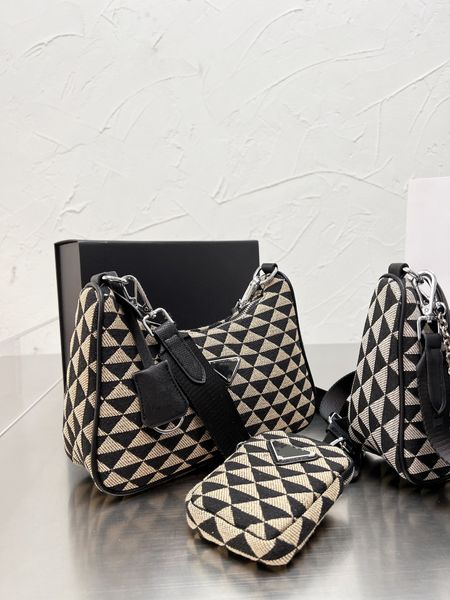2023 summer fashion underarm bag purse luxury female brand single shoulder bag handbag crossbody bag two-color splicing european and america
2023 summer fashion underarm bag purse luxury female brand single shoulder bag handbag crossbody bag two-color splicing european and america