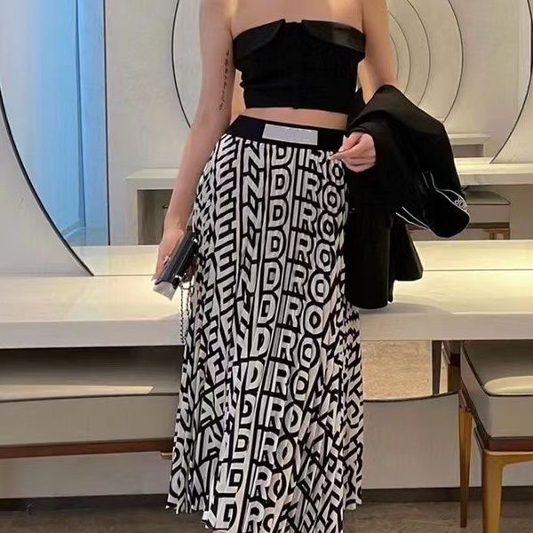 designer 23ss pleated half skirt full of alphabet print fashion contrast color elastic webbing resort style large skirt hemline long skirt, Black
designer 23ss pleated half skirt full of alphabet print fashion contrast color elastic webbing resort style large skirt hemline long skirt, Black