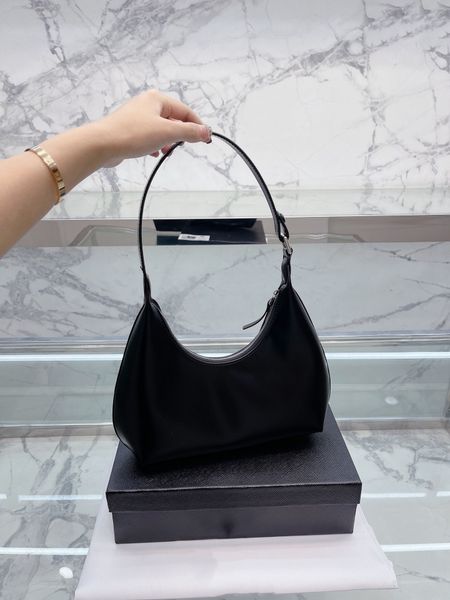 5a quality classic black leather underarm bag fashion designer bag women's shoulder bag luxury crossbody bag zipper purse beautiful
5a quality classic black leather underarm bag fashion designer bag women's shoulder bag luxury crossbody bag zipper purse beautiful